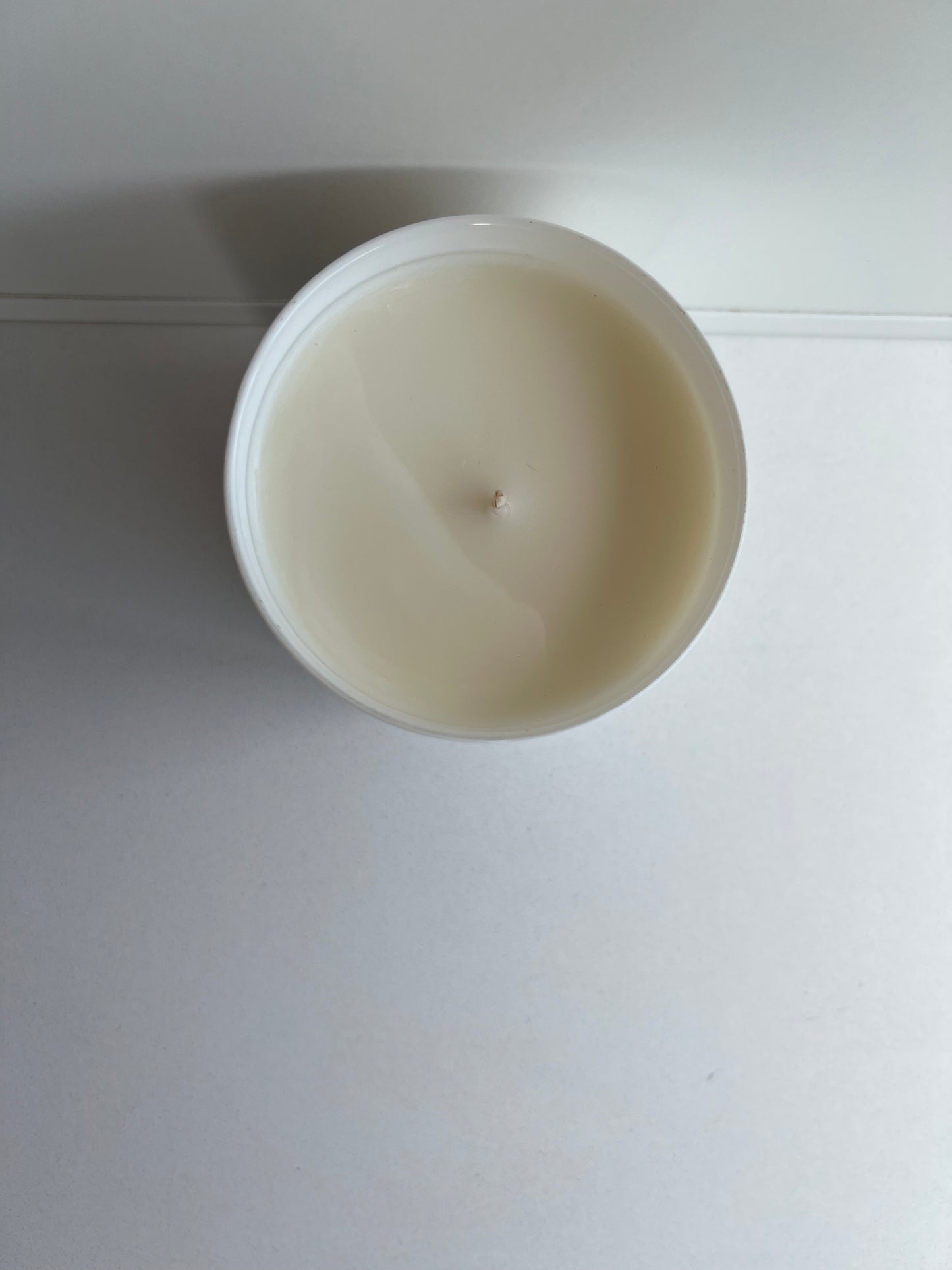 PATCHOULI &
SANDAL WOOD 8oz White label